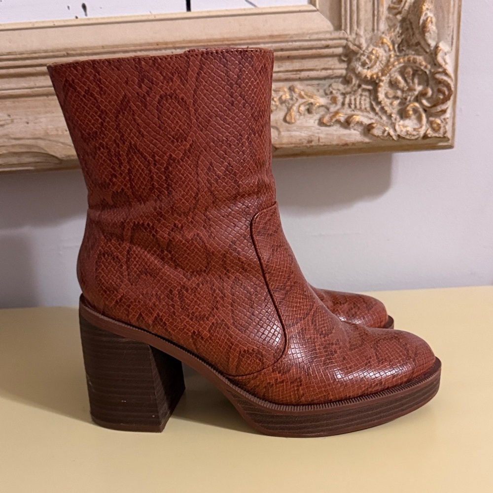 (Free w/ purchase) Universal Thread Rust Brown Snakeskin Block Heel Ankle Boots